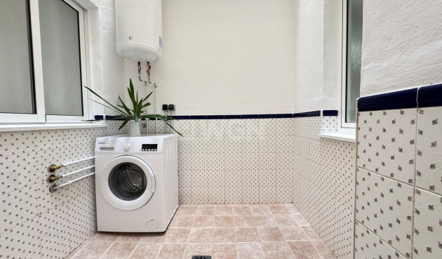 Resale - Apartment / flat - Torrevieja - Playa de los Locos