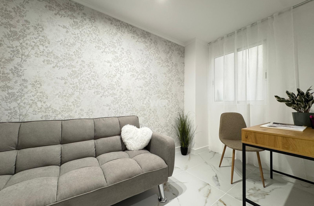 Resale - Apartment / flat - Torrevieja - Playa de los Locos