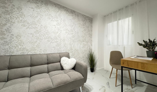 Resale - Apartment / flat - Torrevieja - Playa de los Locos