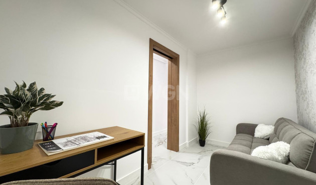 Resale - Apartment / flat - Torrevieja - Playa de los Locos