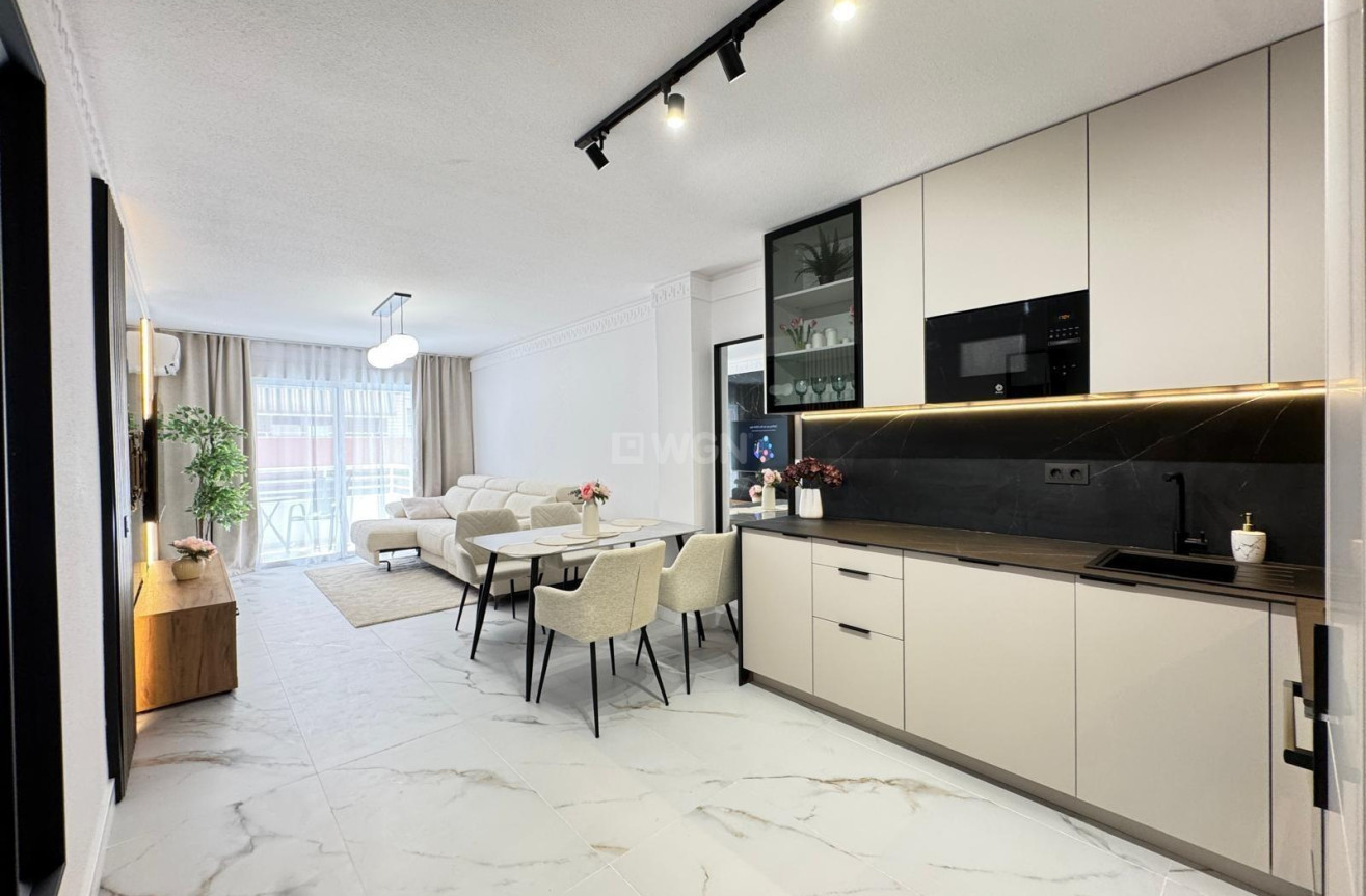 Resale - Apartment / flat - Torrevieja - Playa de los Locos