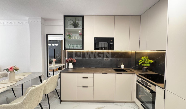 Resale - Apartment / flat - Torrevieja - Playa de los Locos