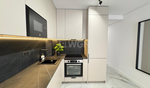 Resale - Apartment / flat - Torrevieja - Playa de los Locos