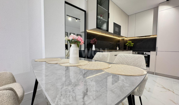 Resale - Apartment / flat - Torrevieja - Playa de los Locos