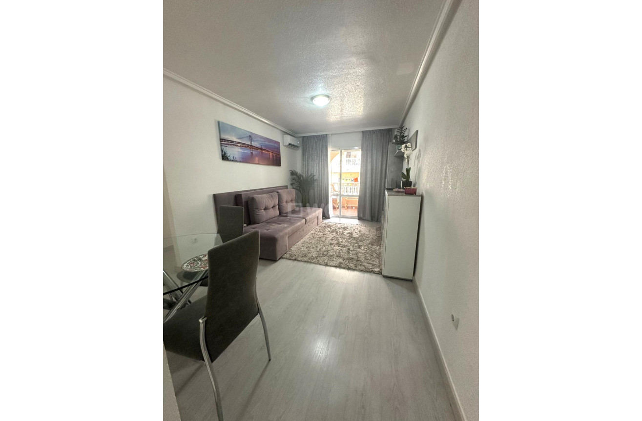 Resale - Apartment / flat - Torrevieja - Centro