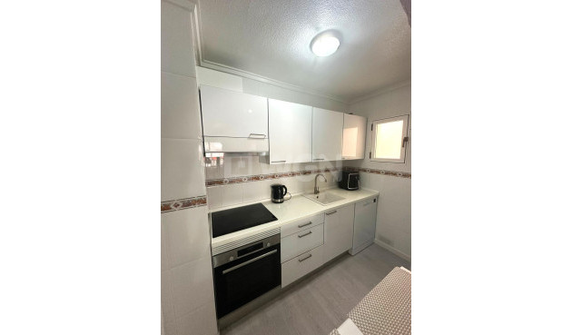 Resale - Apartment / flat - Torrevieja - Centro