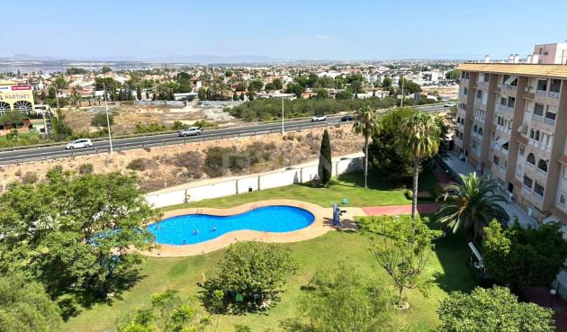 Resale - Apartment / flat - Torrevieja - Centro