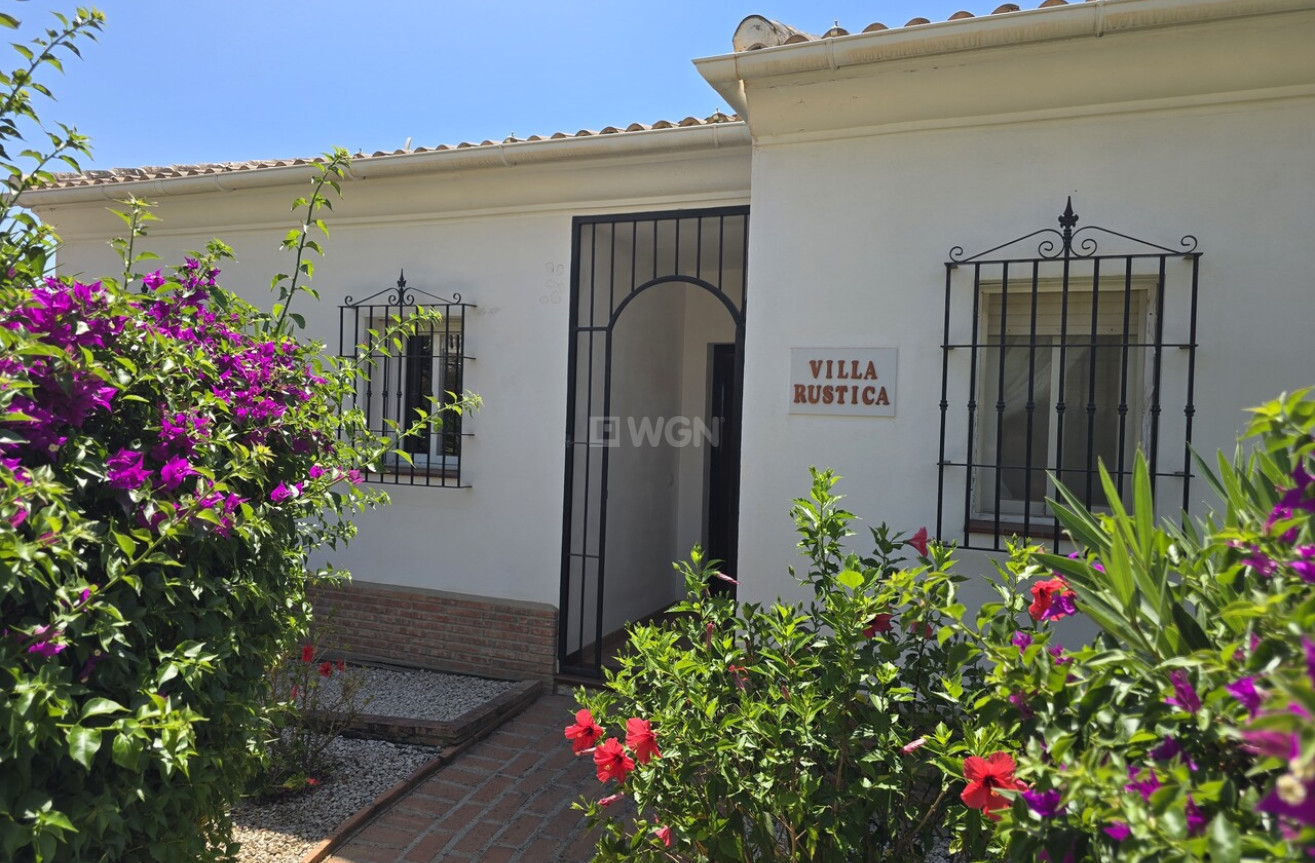 Odsprzedaż - Villa - Alcaucín - Inland