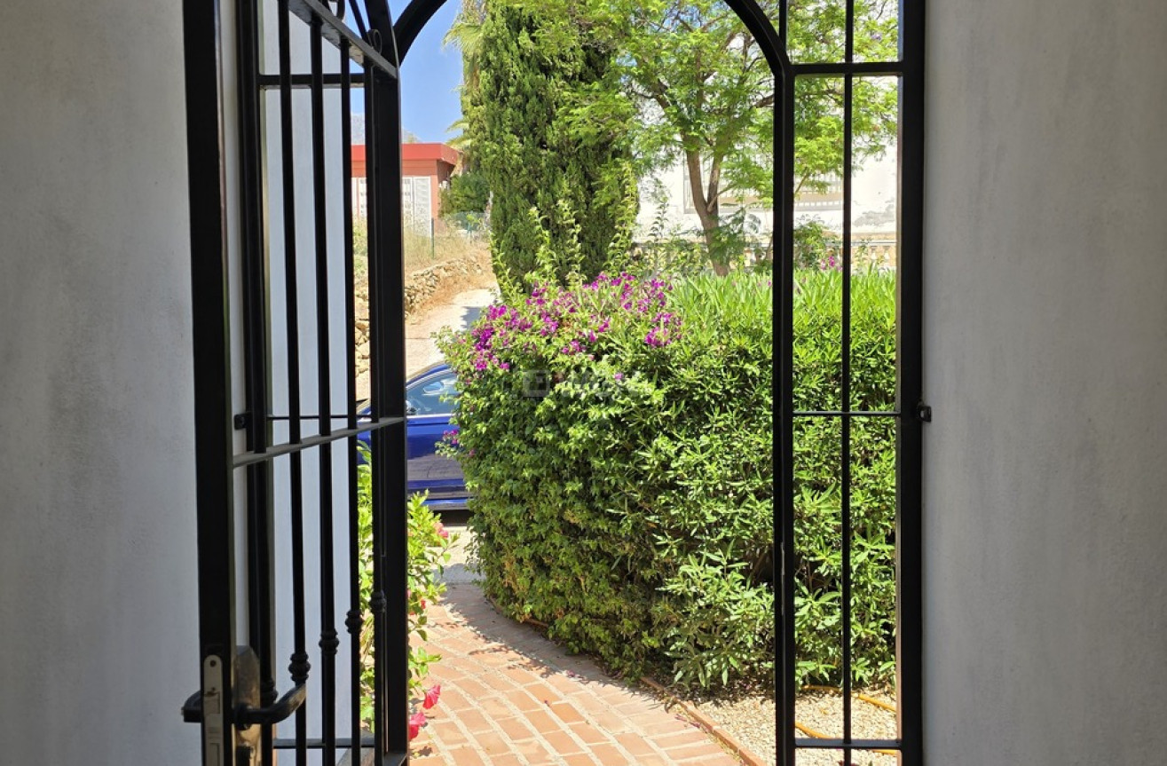 Odsprzedaż - Villa - Alcaucín - Inland