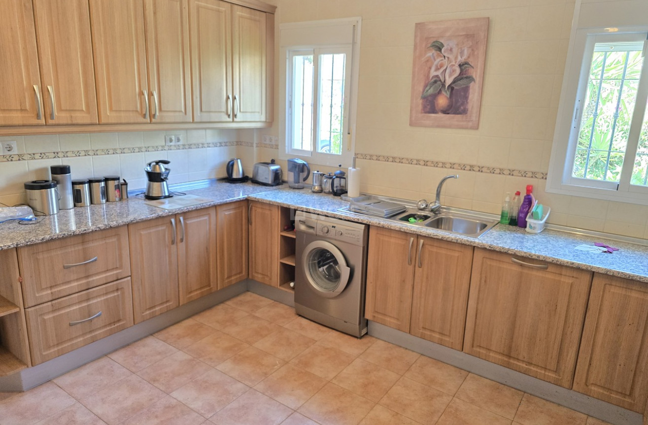 Odsprzedaż - Villa - Alcaucín - Inland