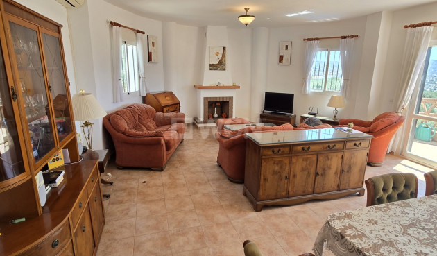 Odsprzedaż - Villa - Alcaucín - Inland