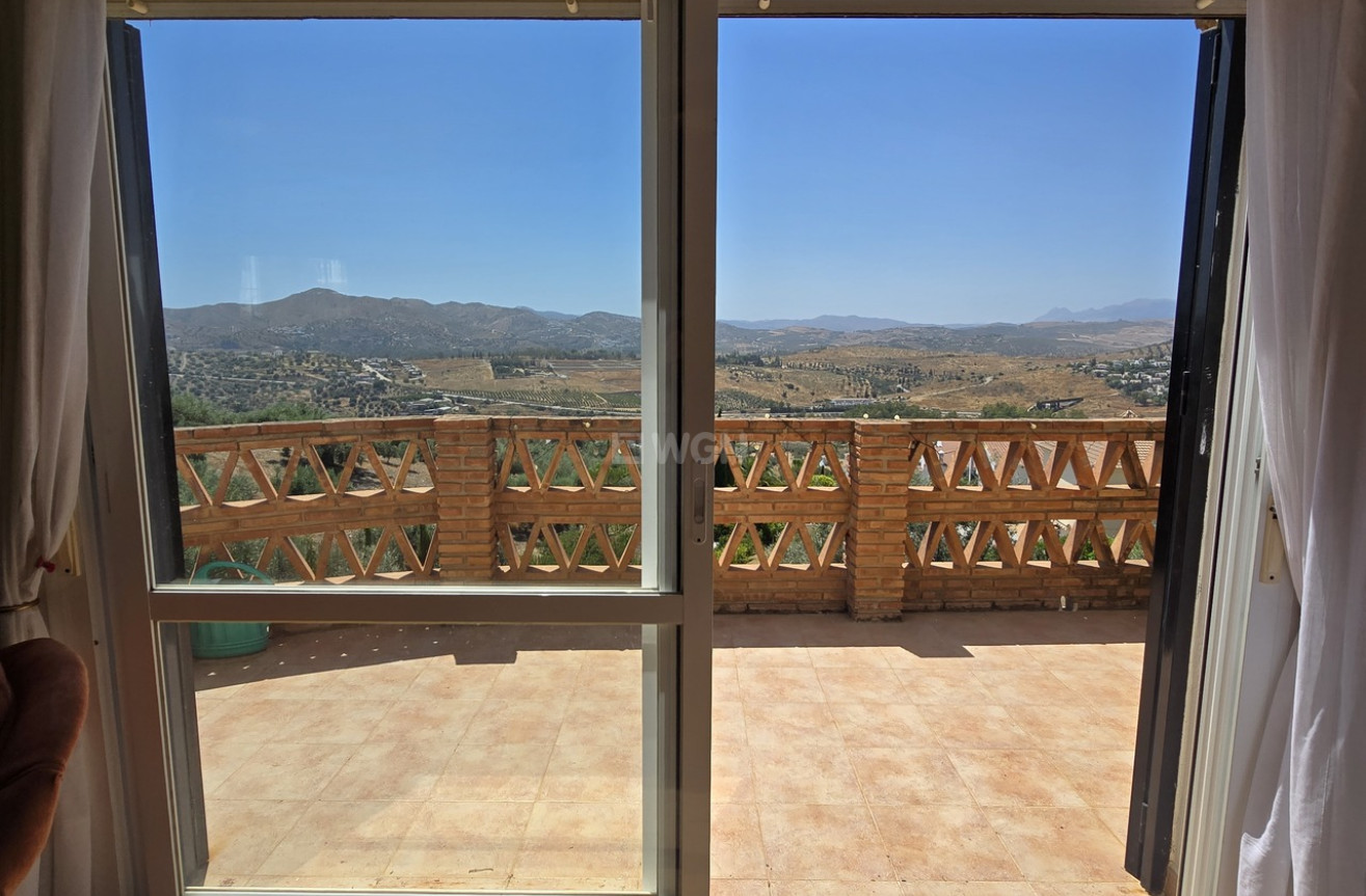 Odsprzedaż - Villa - Alcaucín - Inland