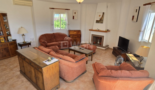 Odsprzedaż - Villa - Alcaucín - Inland