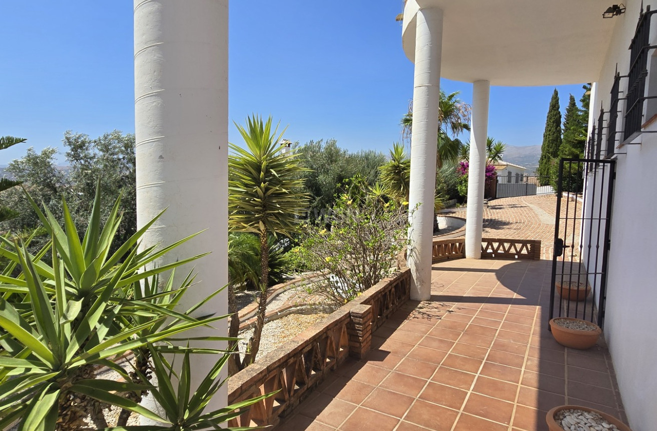 Odsprzedaż - Villa - Alcaucín - Inland