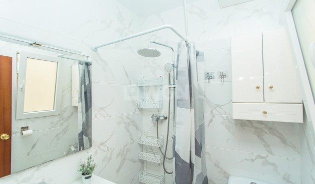 Resale - Apartment / flat - Torrevieja - Playa del Cura