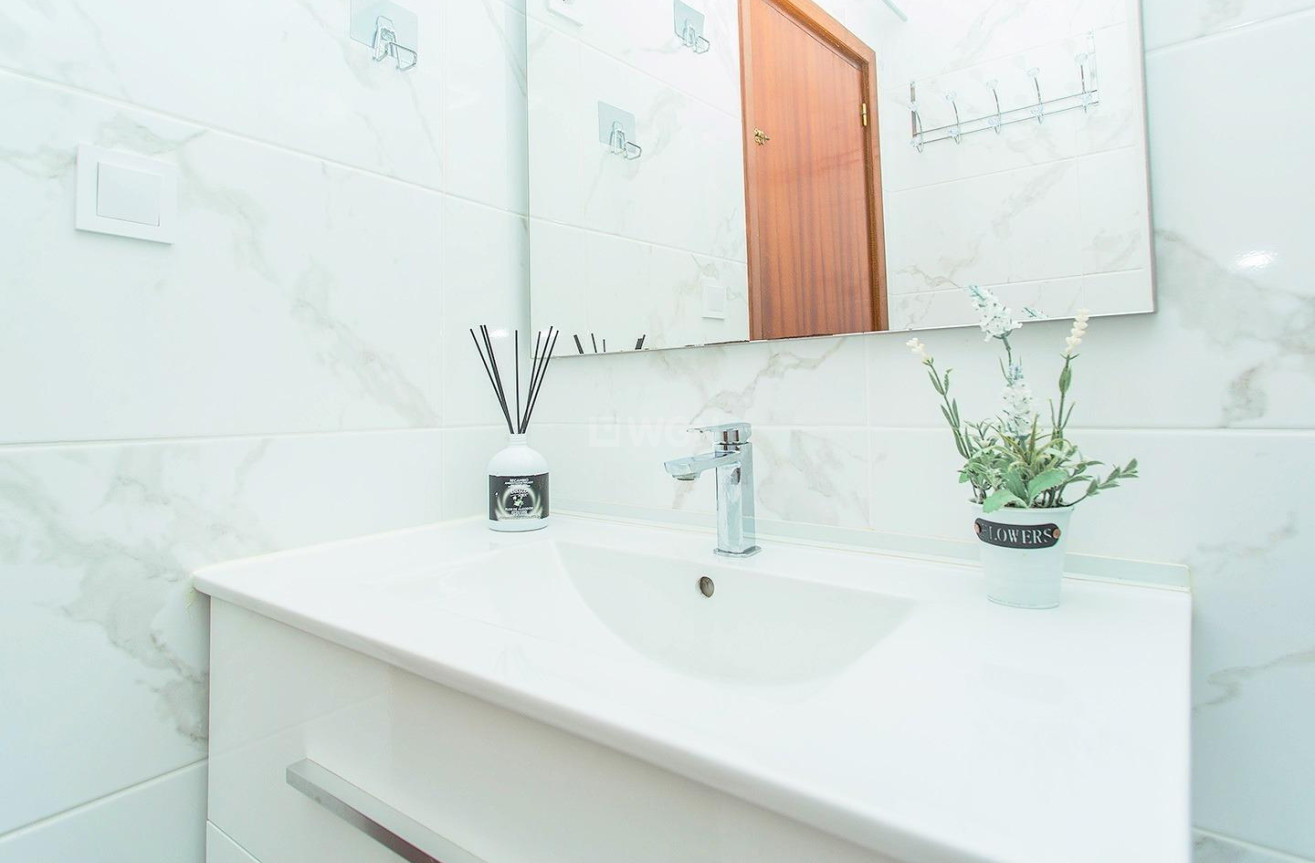 Resale - Apartment / flat - Torrevieja - Playa del Cura