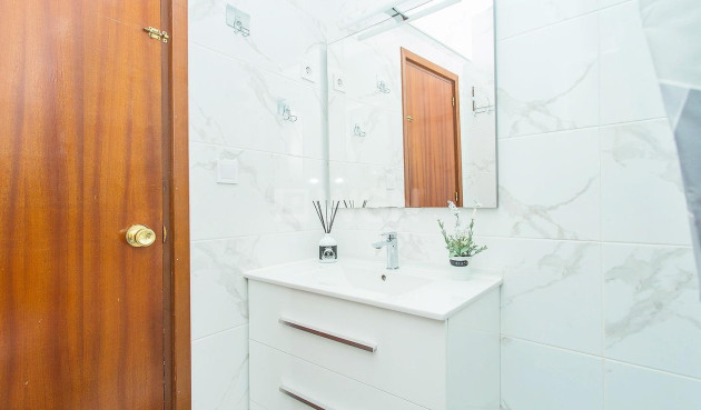 Resale - Apartment / flat - Torrevieja - Playa del Cura