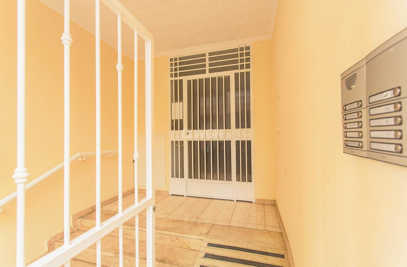 Resale - Apartment / flat - Torrevieja - Playa del Cura