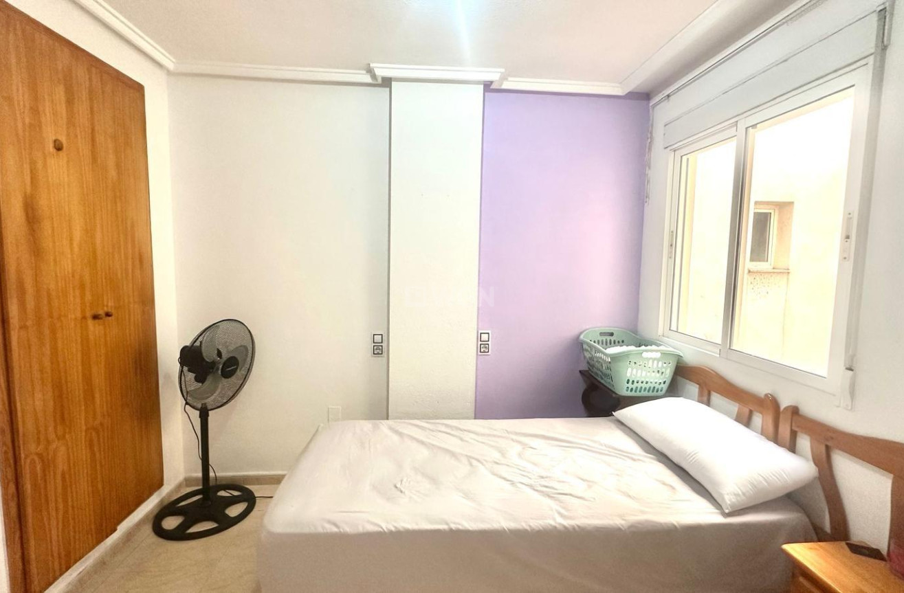 Odsprzedaż - Mieszkanie w bloku - Torrevieja - Estacion De Autobuses