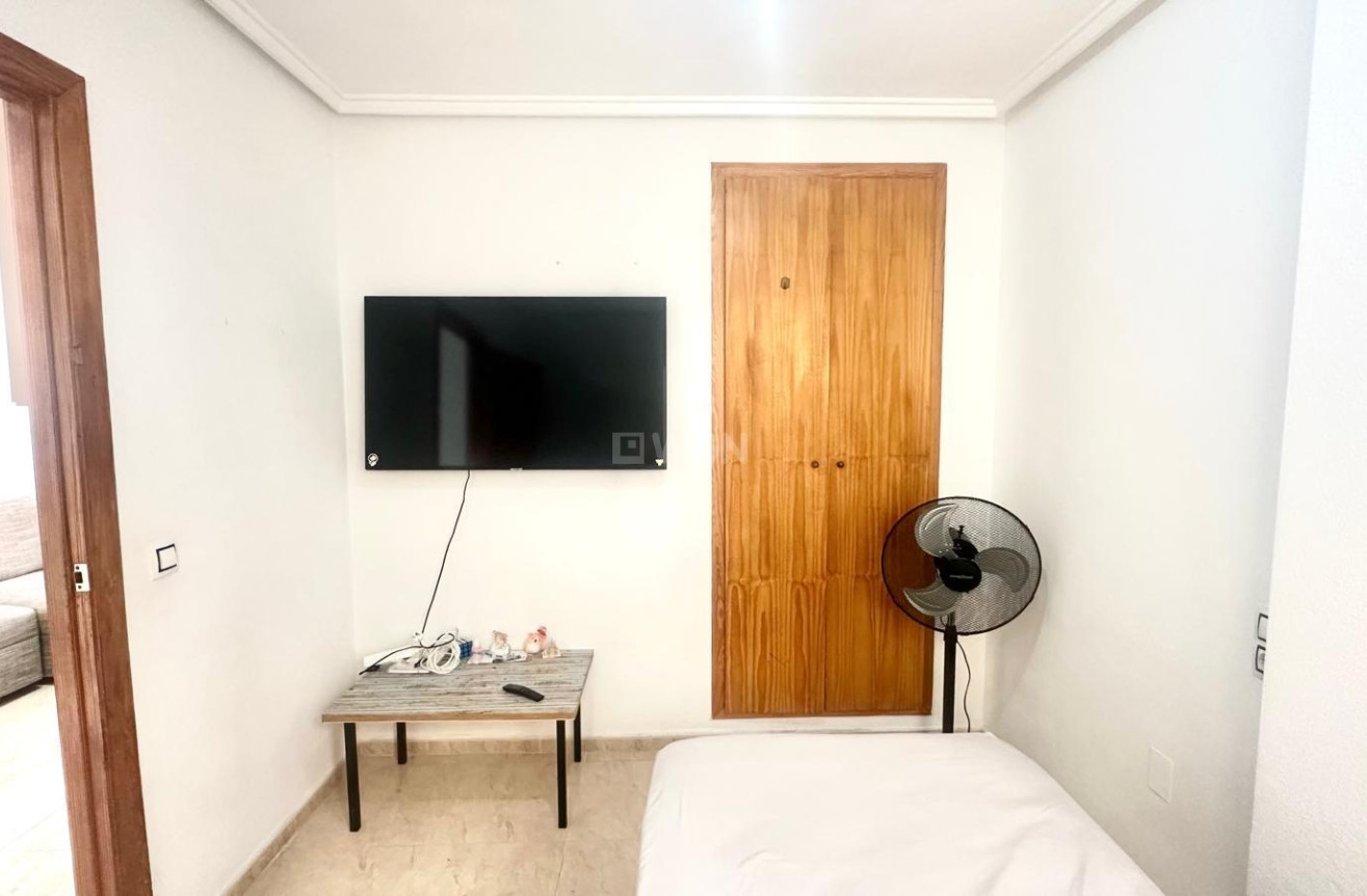 Odsprzedaż - Mieszkanie w bloku - Torrevieja - Estacion De Autobuses