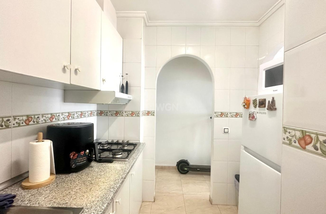 Odsprzedaż - Mieszkanie w bloku - Torrevieja - Estacion De Autobuses