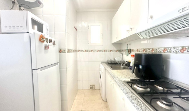 Odsprzedaż - Mieszkanie w bloku - Torrevieja - Estacion De Autobuses