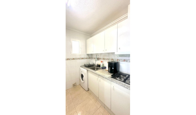 Odsprzedaż - Mieszkanie w bloku - Torrevieja - Estacion De Autobuses