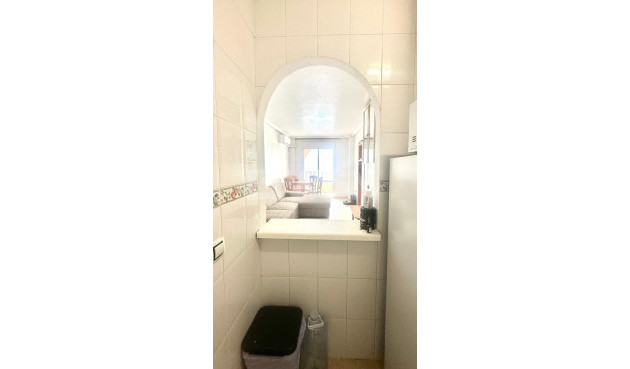 Odsprzedaż - Mieszkanie w bloku - Torrevieja - Estacion De Autobuses