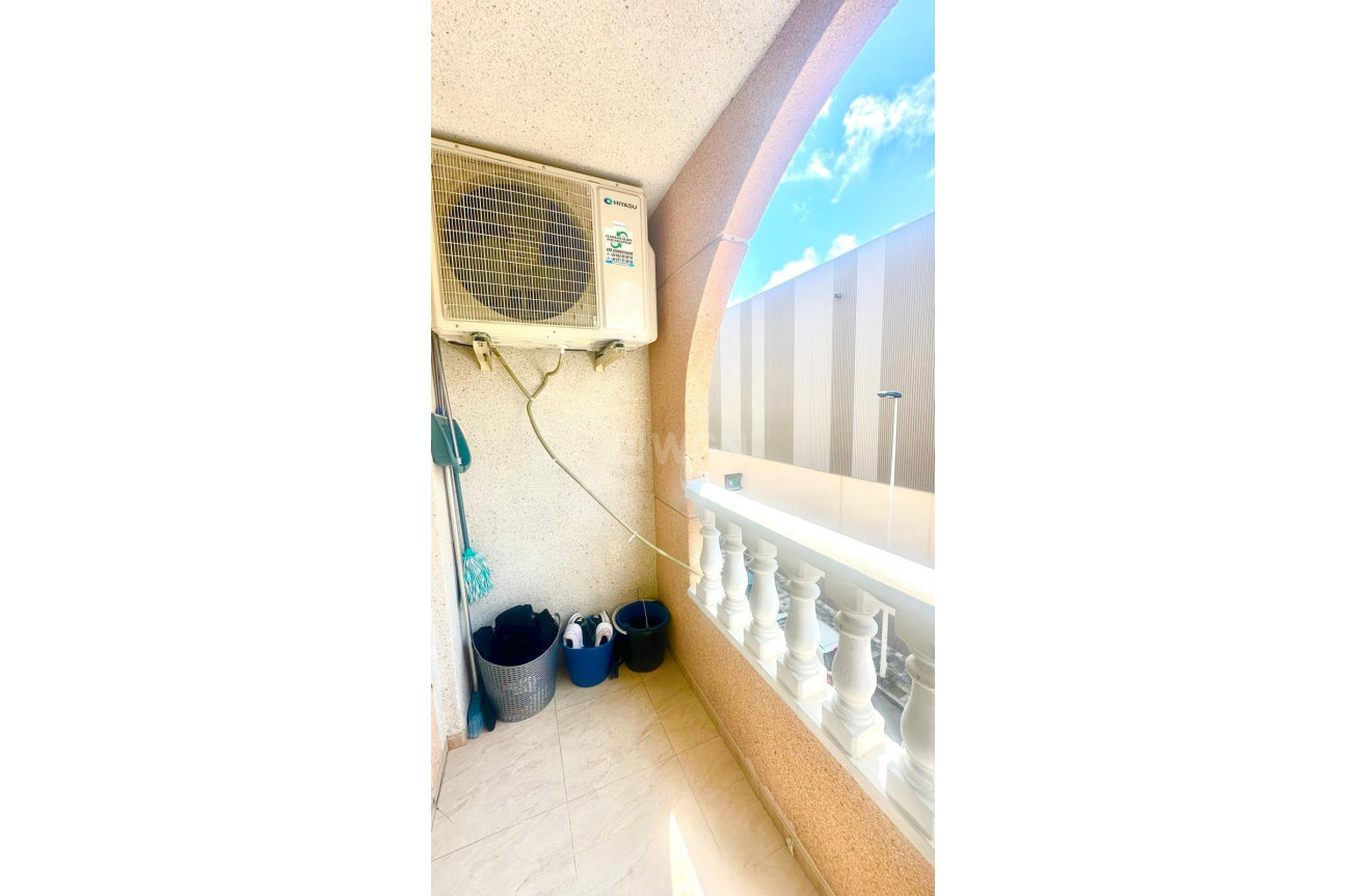 Odsprzedaż - Mieszkanie w bloku - Torrevieja - Estacion De Autobuses