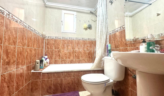 Odsprzedaż - Mieszkanie w bloku - Torrevieja - Estacion De Autobuses