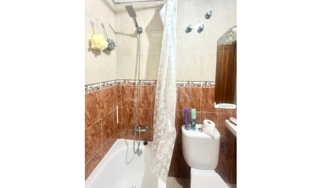 Odsprzedaż - Mieszkanie w bloku - Torrevieja - Estacion De Autobuses