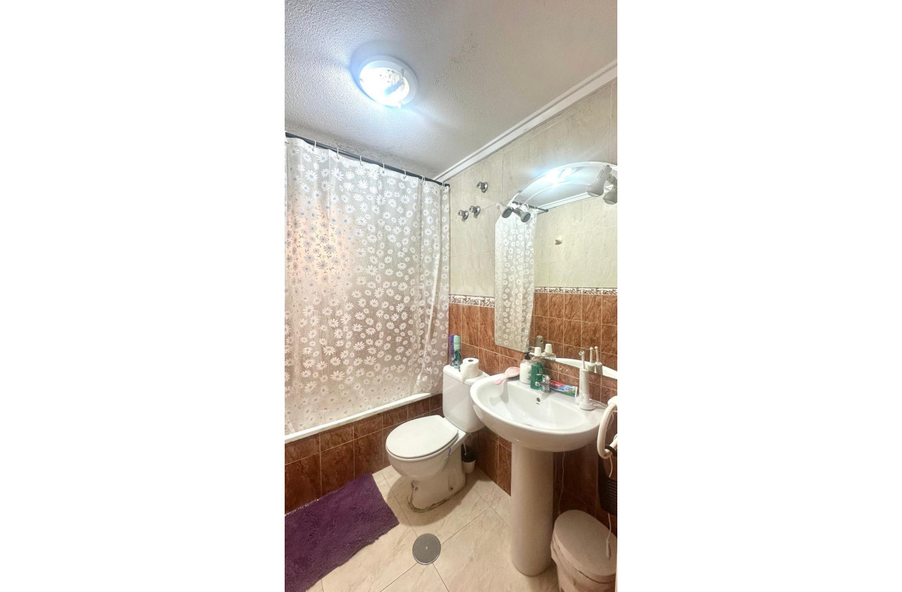 Odsprzedaż - Mieszkanie w bloku - Torrevieja - Estacion De Autobuses