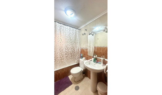 Odsprzedaż - Mieszkanie w bloku - Torrevieja - Estacion De Autobuses