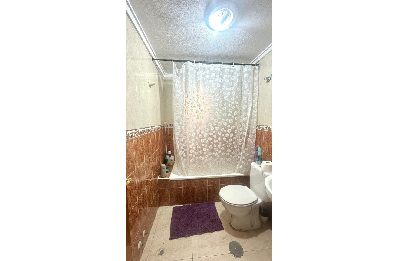 Odsprzedaż - Mieszkanie w bloku - Torrevieja - Estacion De Autobuses