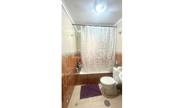 Odsprzedaż - Mieszkanie w bloku - Torrevieja - Estacion De Autobuses