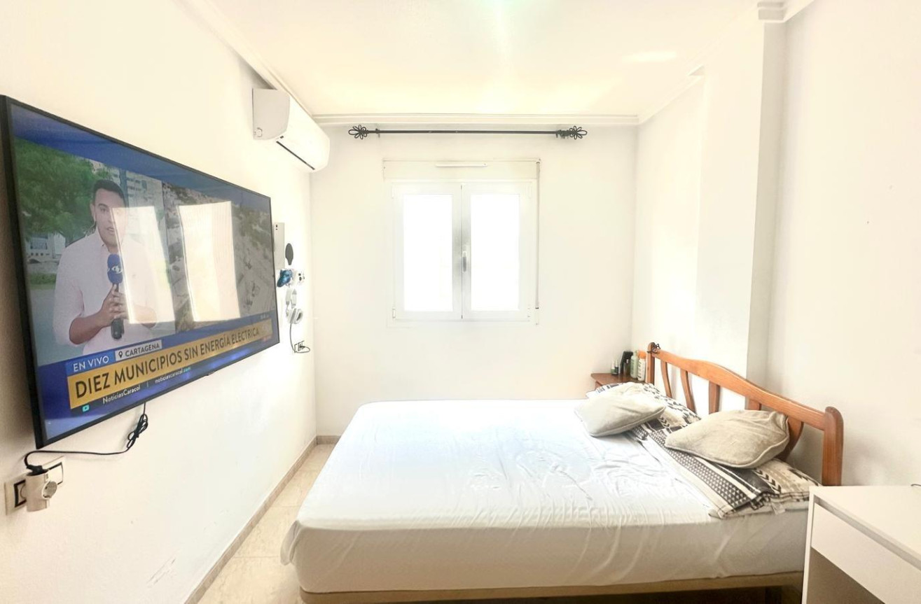 Odsprzedaż - Mieszkanie w bloku - Torrevieja - Estacion De Autobuses