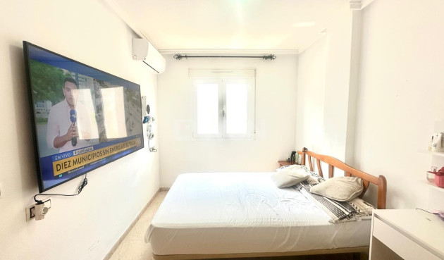 Odsprzedaż - Mieszkanie w bloku - Torrevieja - Estacion De Autobuses