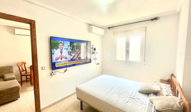 Odsprzedaż - Mieszkanie w bloku - Torrevieja - Estacion De Autobuses