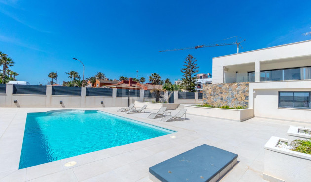 Resale - Villa - Torrevieja - La Veleta