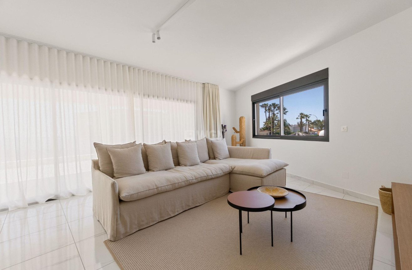 Resale - Villa - Torrevieja - La Veleta