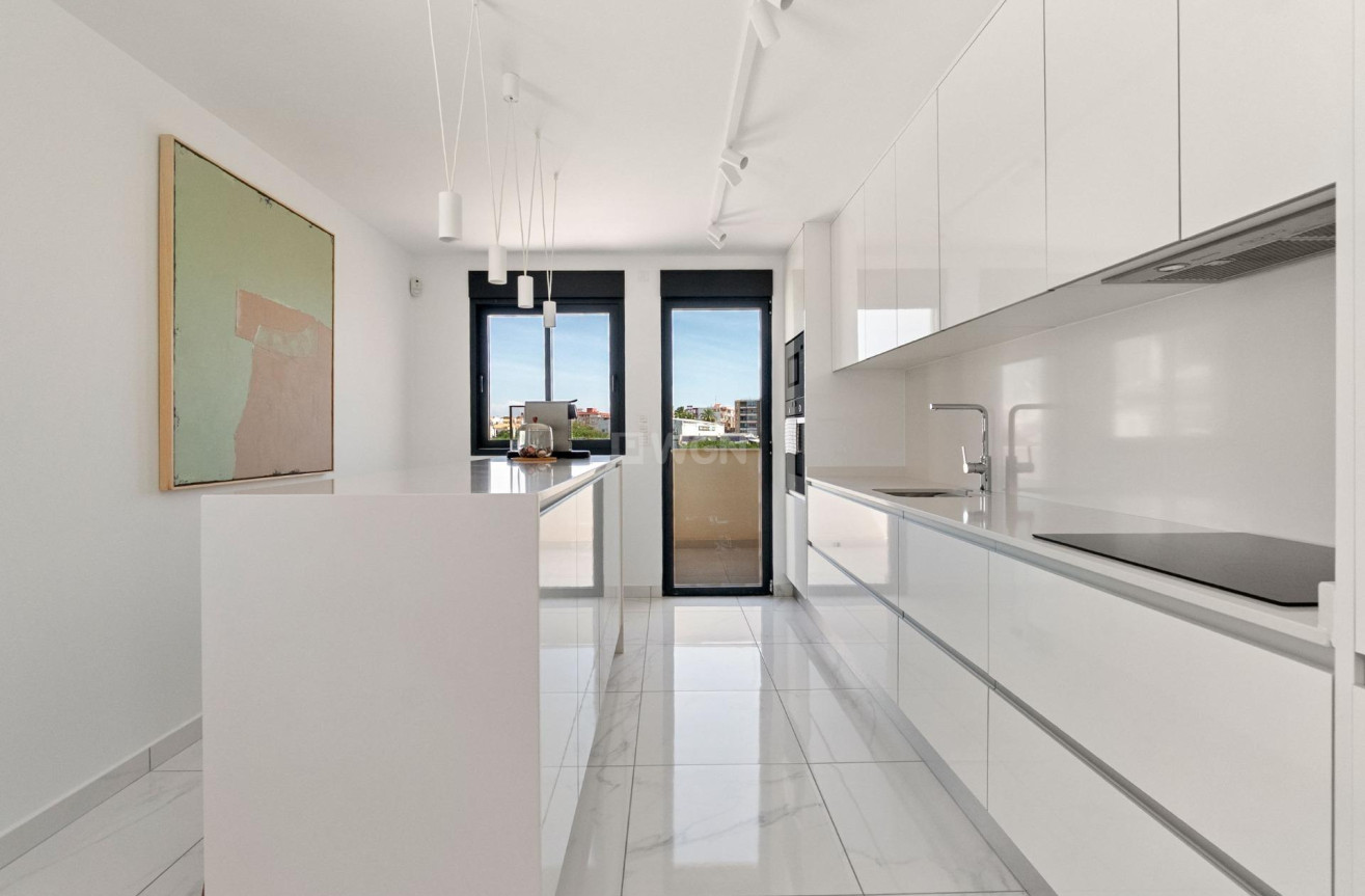 Resale - Villa - Torrevieja - La Veleta