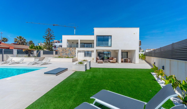 Resale - Villa - Torrevieja - La Veleta