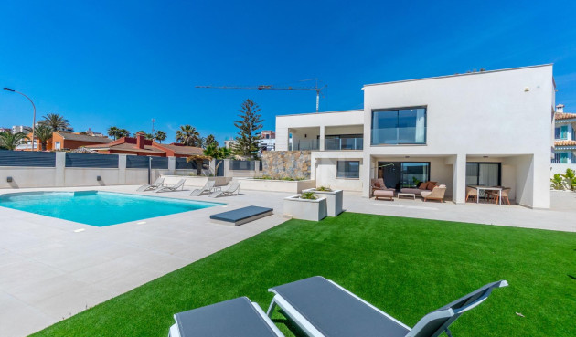 Resale - Villa - Torrevieja - La Veleta