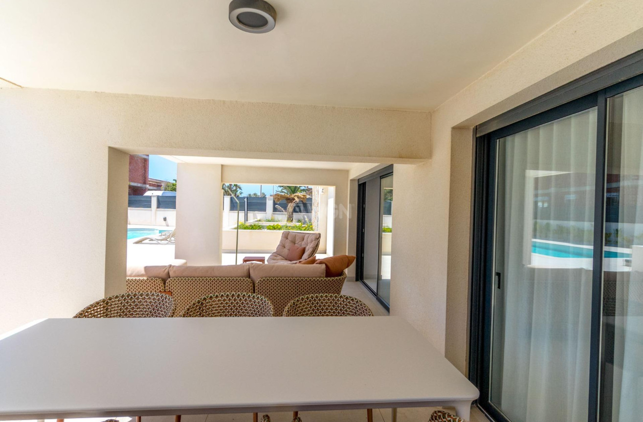 Resale - Villa - Torrevieja - La Veleta