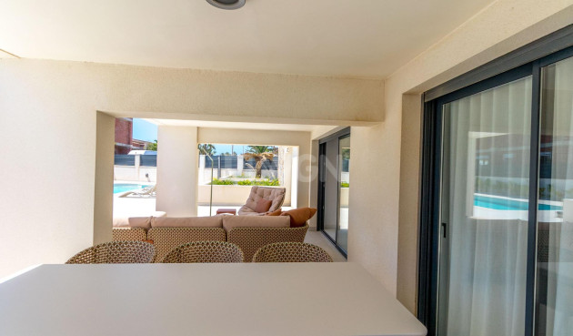 Resale - Villa - Torrevieja - La Veleta