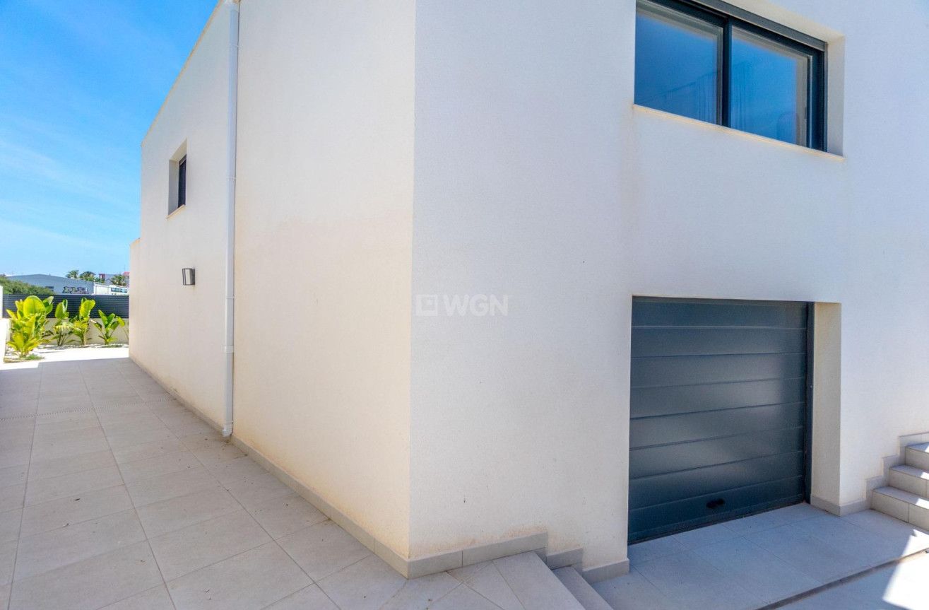Resale - Villa - Torrevieja - La Veleta