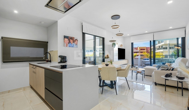 Odsprzedaż - Mieszkanie w bloku - Playa Flamenca - Costa Blanca