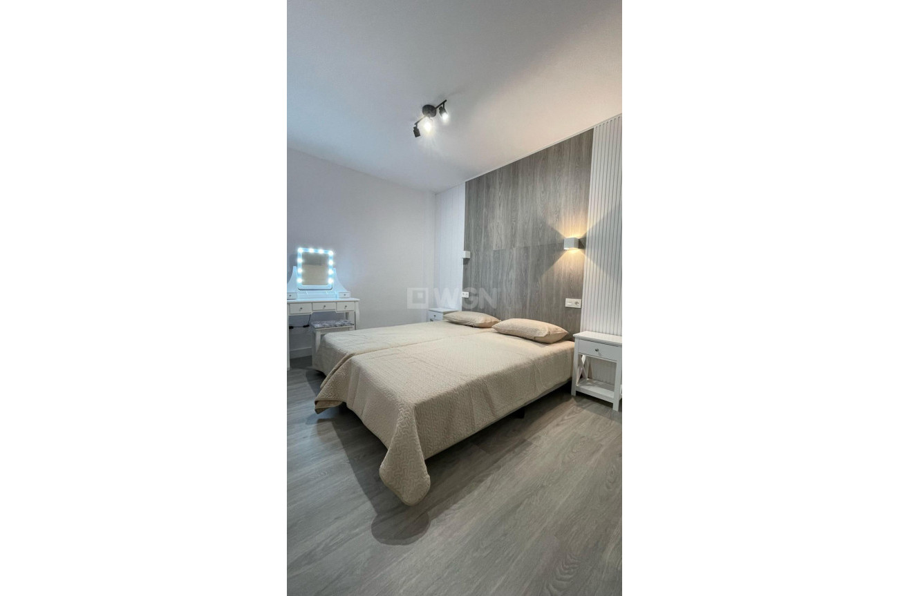 Odsprzedaż - Mieszkanie w bloku - Torrevieja