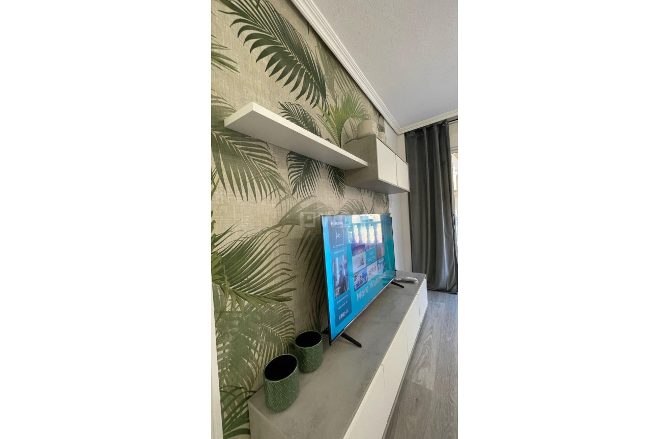 Odsprzedaż - Mieszkanie w bloku - Torrevieja