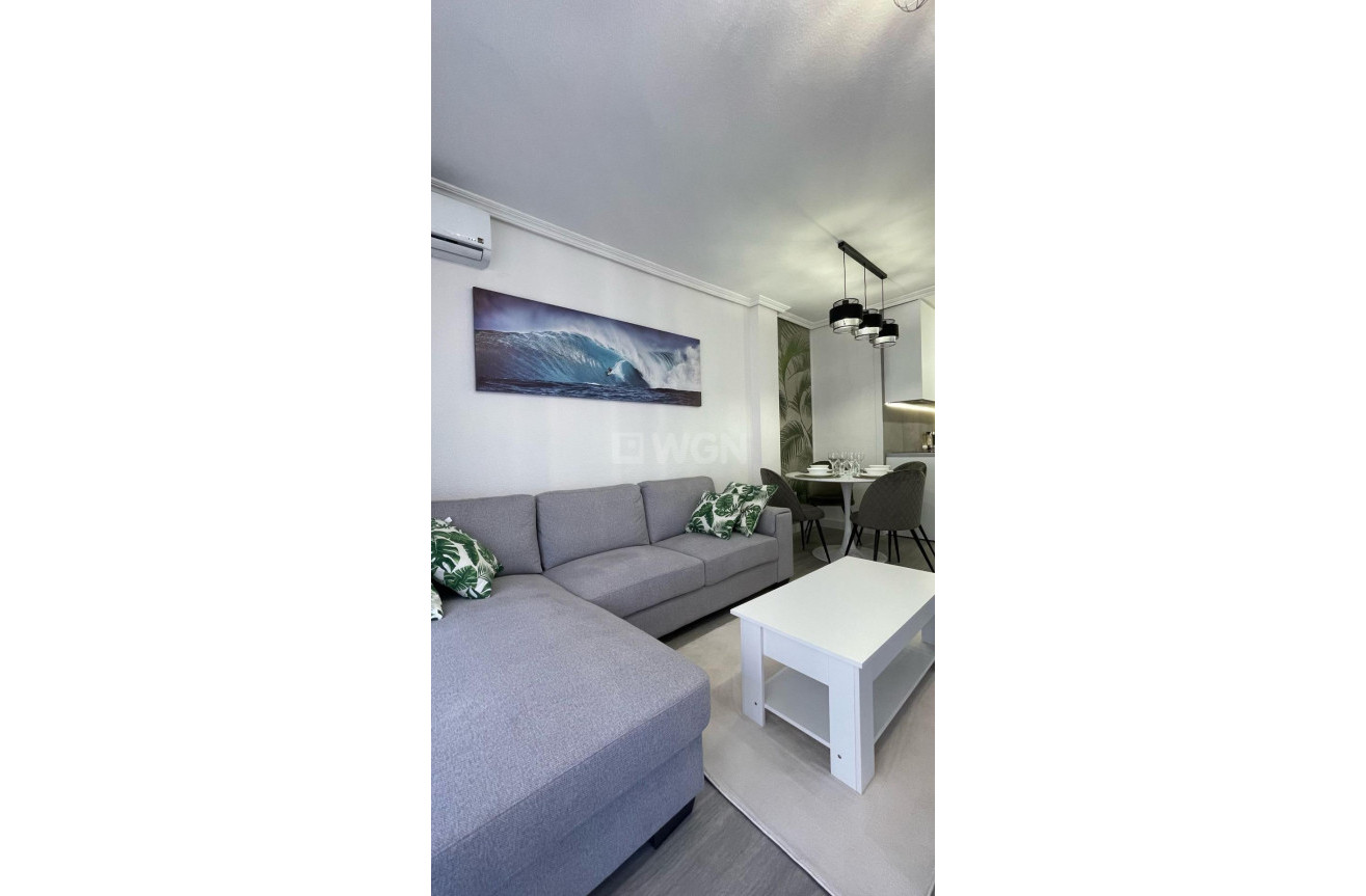 Odsprzedaż - Mieszkanie w bloku - Torrevieja